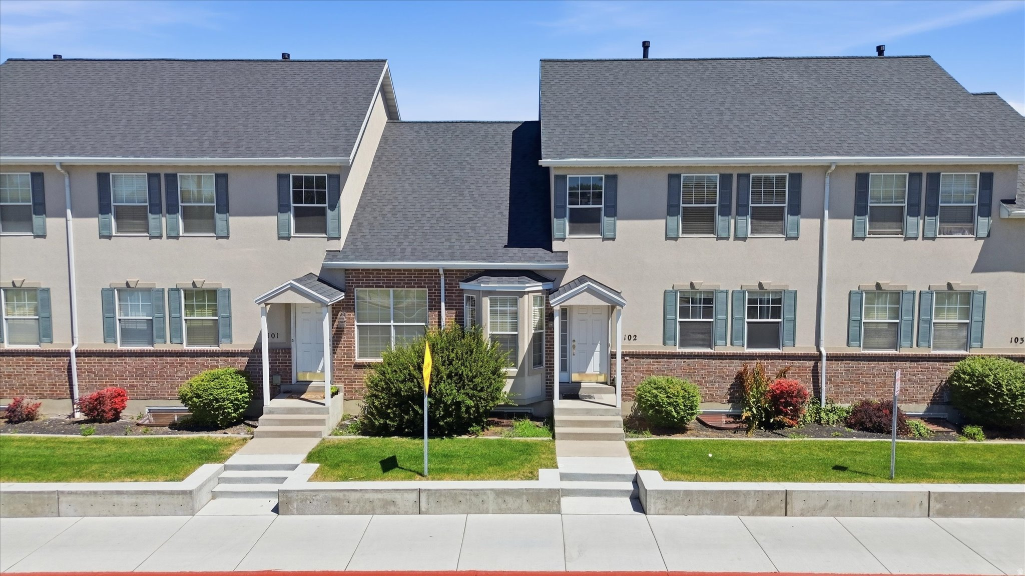 A Luxury Townhome That's Close to Everything!! Come see this 3 bed/2.5 bath townhome that boasts 2,595 sqft with space to grow. Vaulted ceilings, hardwood throughout (floors, cabinets and railings!), tile floors, primary bedroom on main floor, large family room on second floor that's perfect for movie time, bonus bedroom loft, basement and garage storage with room for 2 cars. Basement has a ton of possibilities - finish when and how you like.