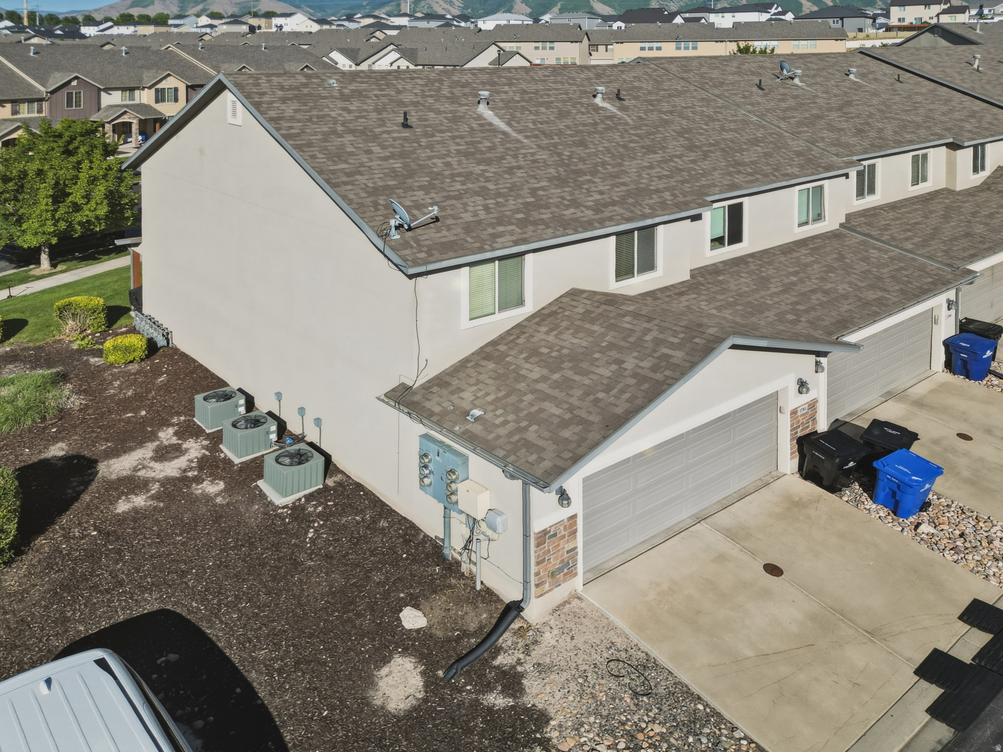 WHISPERING WILLOWS - Residential
