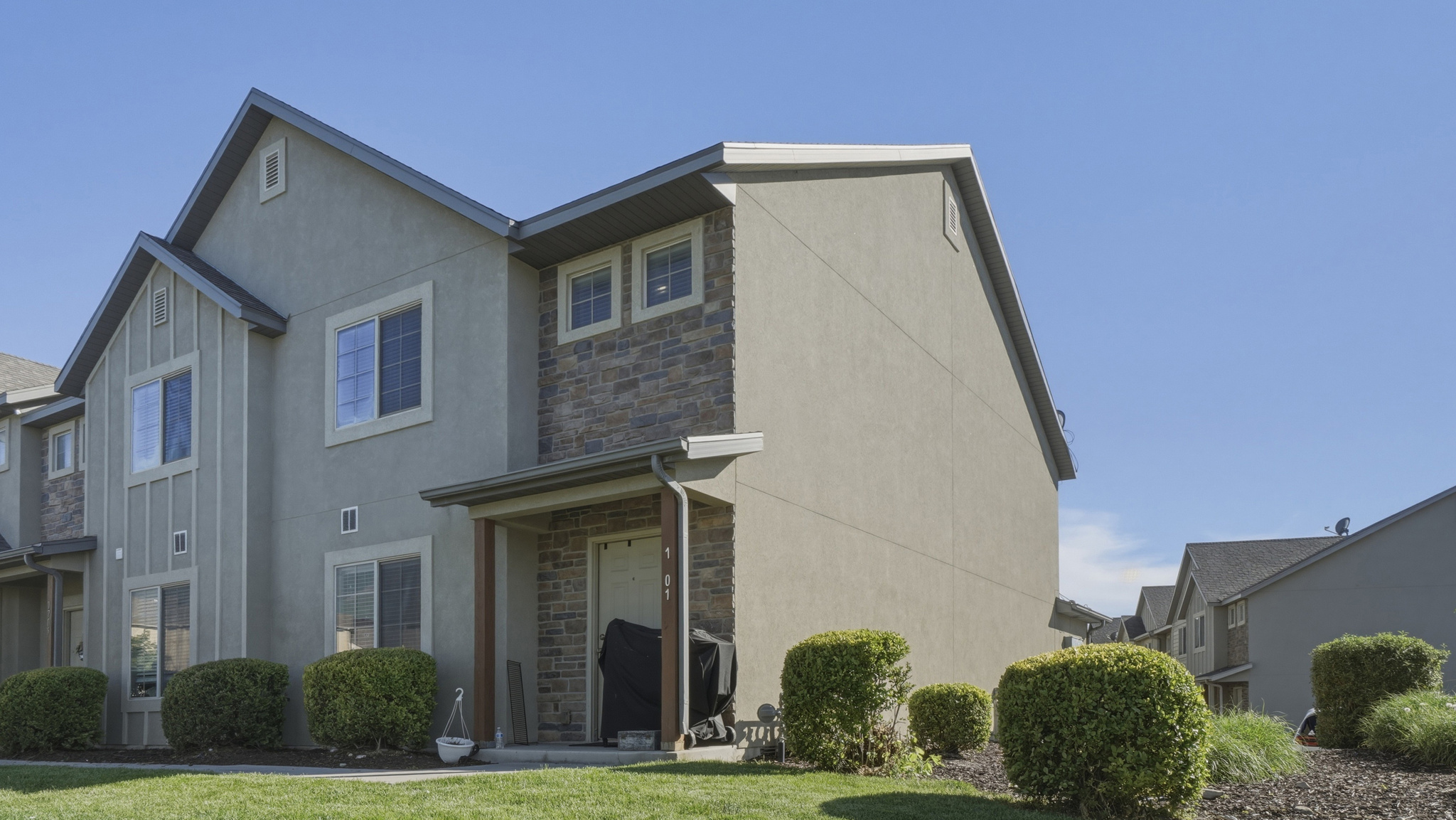 WHISPERING WILLOWS - Residential