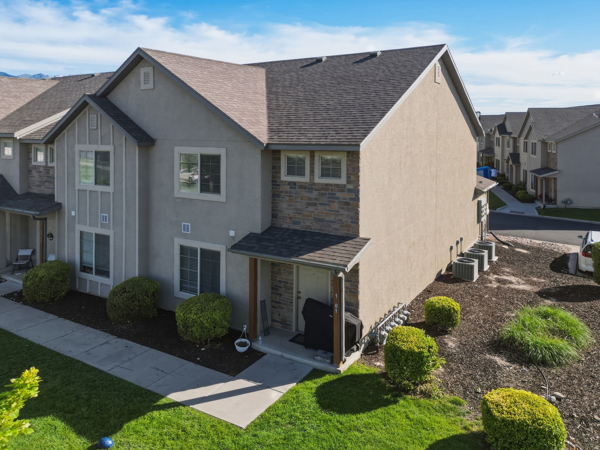 WHISPERING WILLOWS - Residential