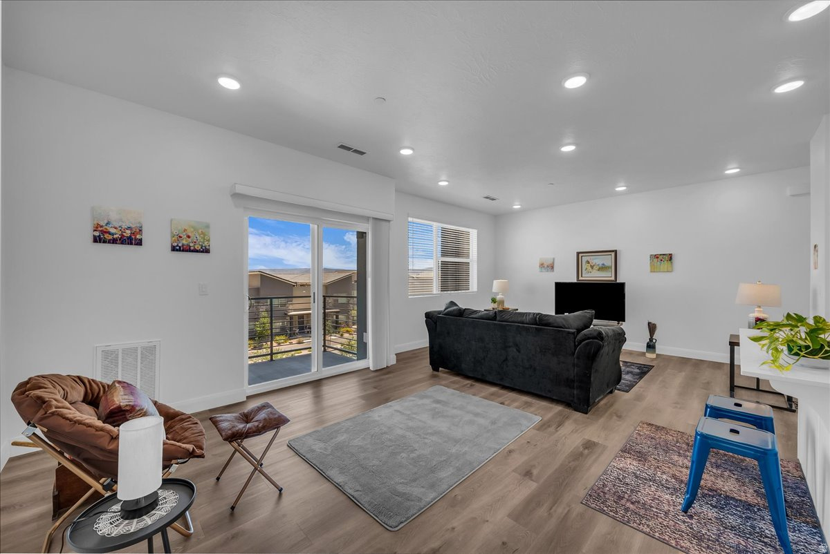 DESERT COLOR ABURN HILLS CONDOS - Residential