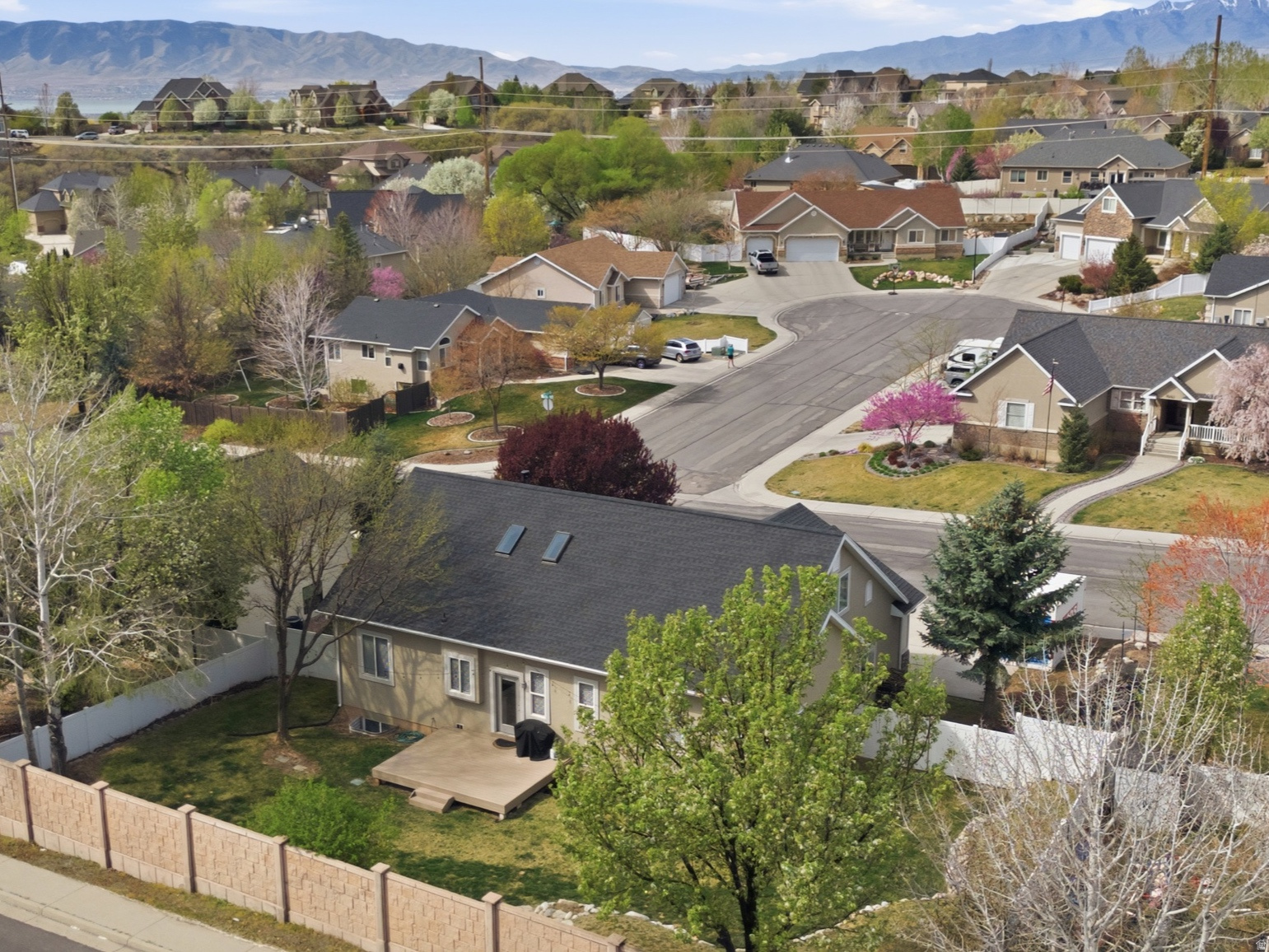 RED OAKS - Residential