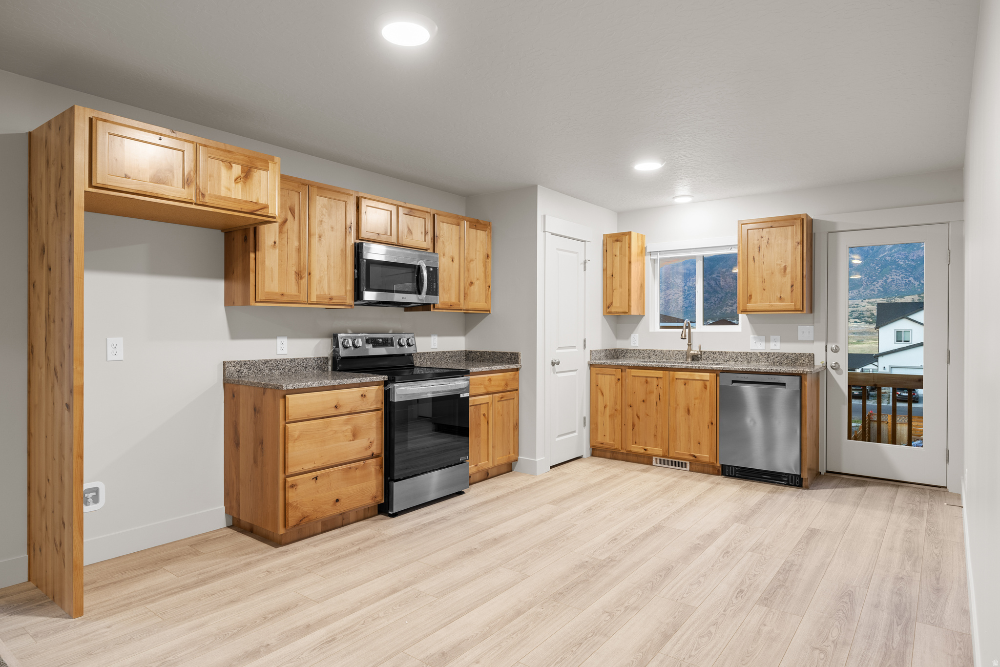 SUMMIT RIDGE THE HILLS - Residential