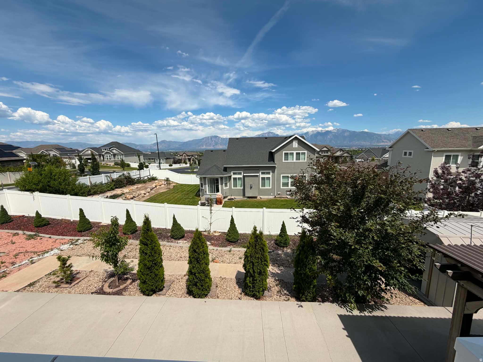 SOMMERGLEN HEIGHTS - Residential