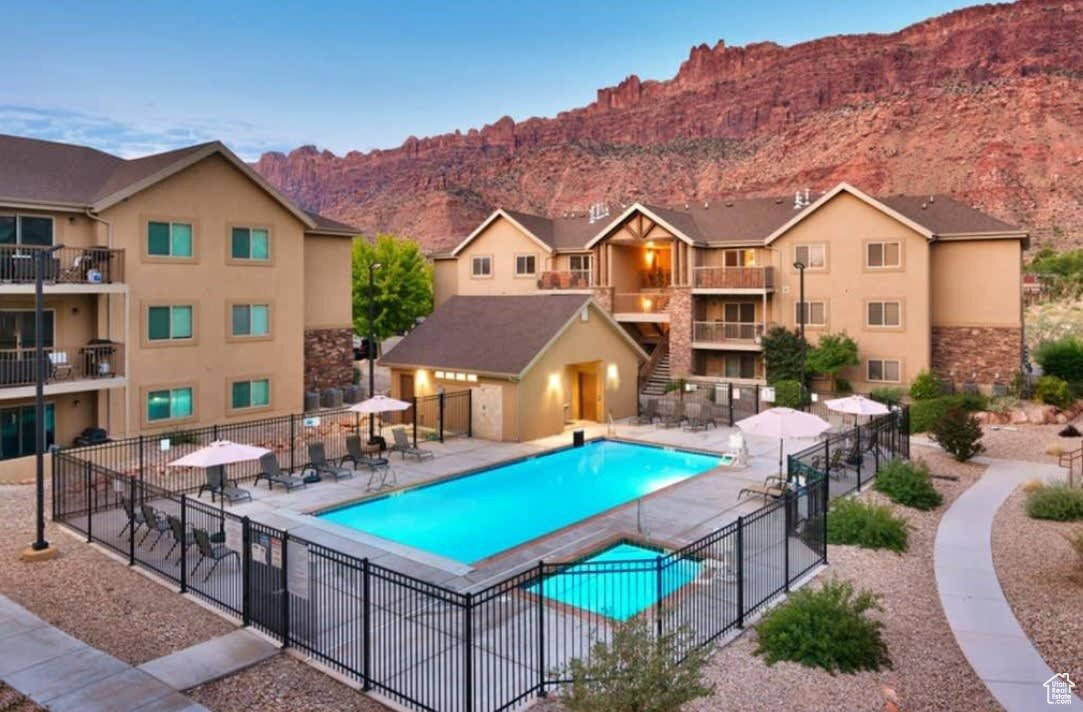 REDCLIFF CONDOS - Residential