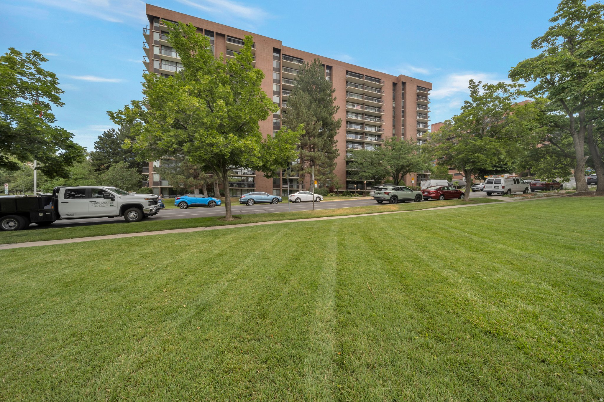 CANYON ROAD TOWERS - Residential