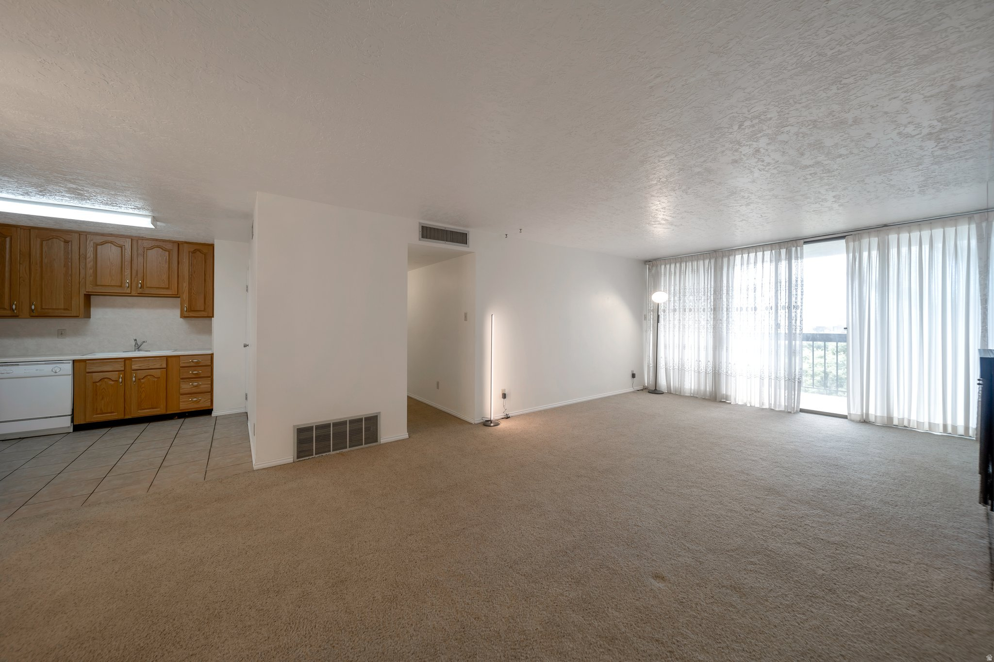 CANYON ROAD TOWERS - Residential