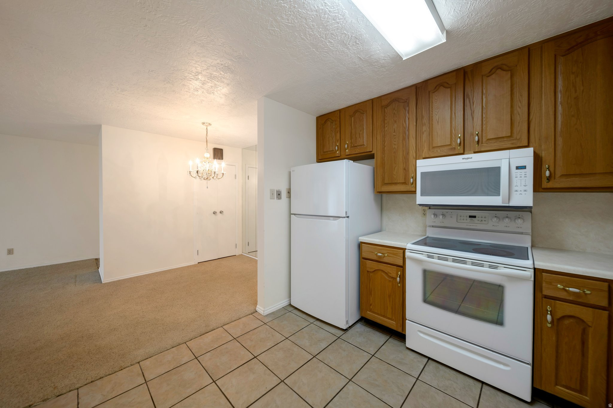 CANYON ROAD TOWERS - Residential