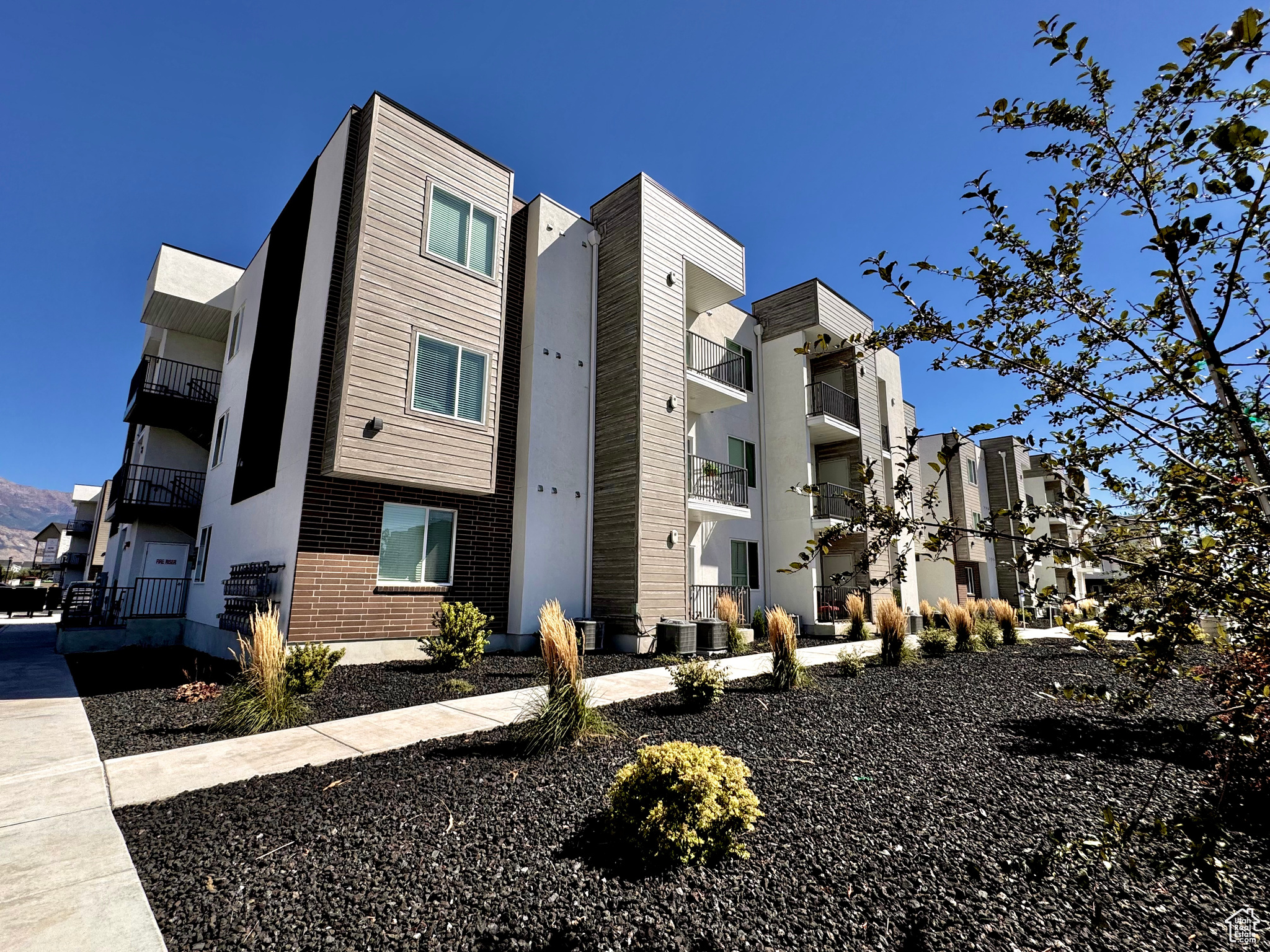 THE YARD - Residential