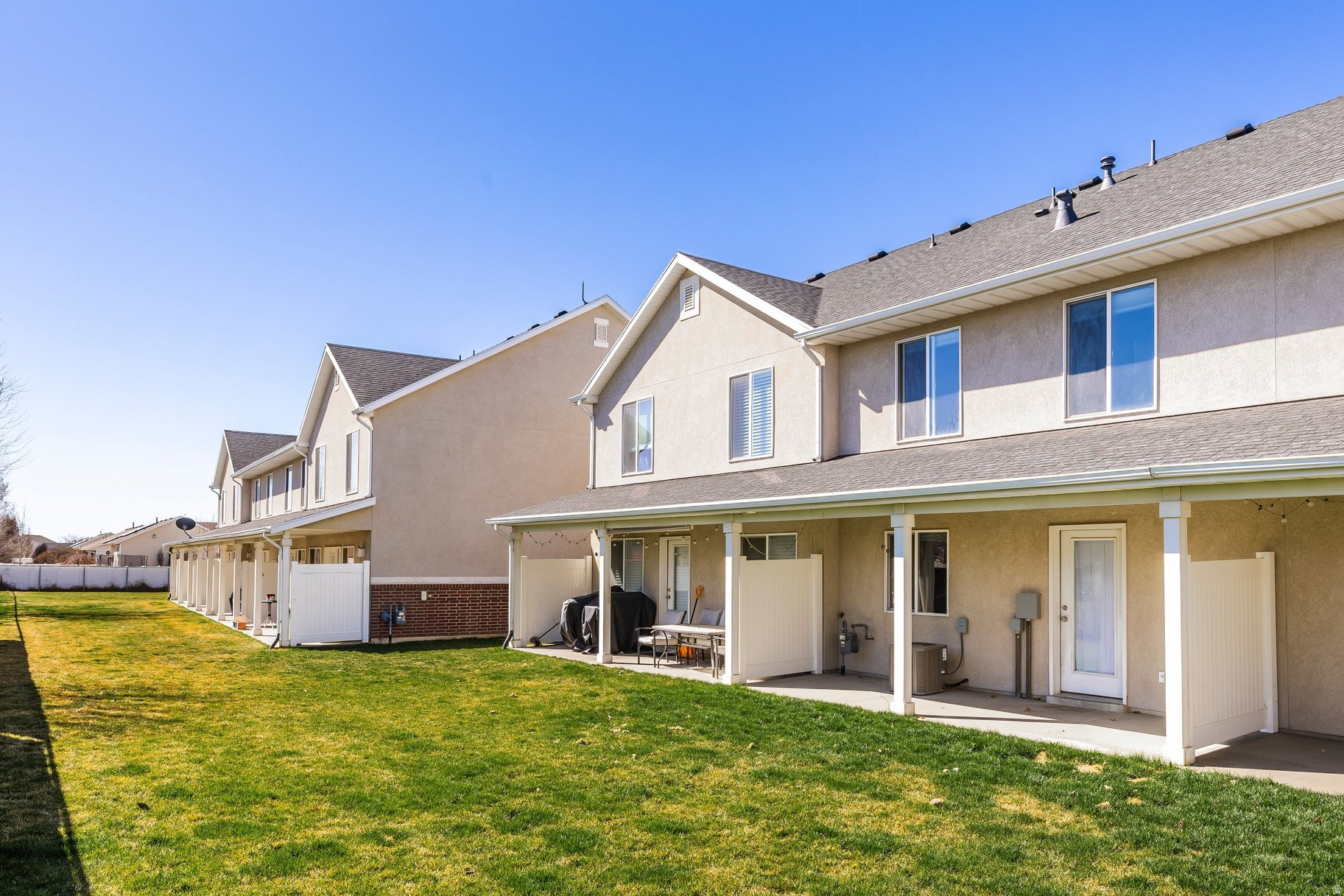 SANDY POINT TOWNHOME - Residential