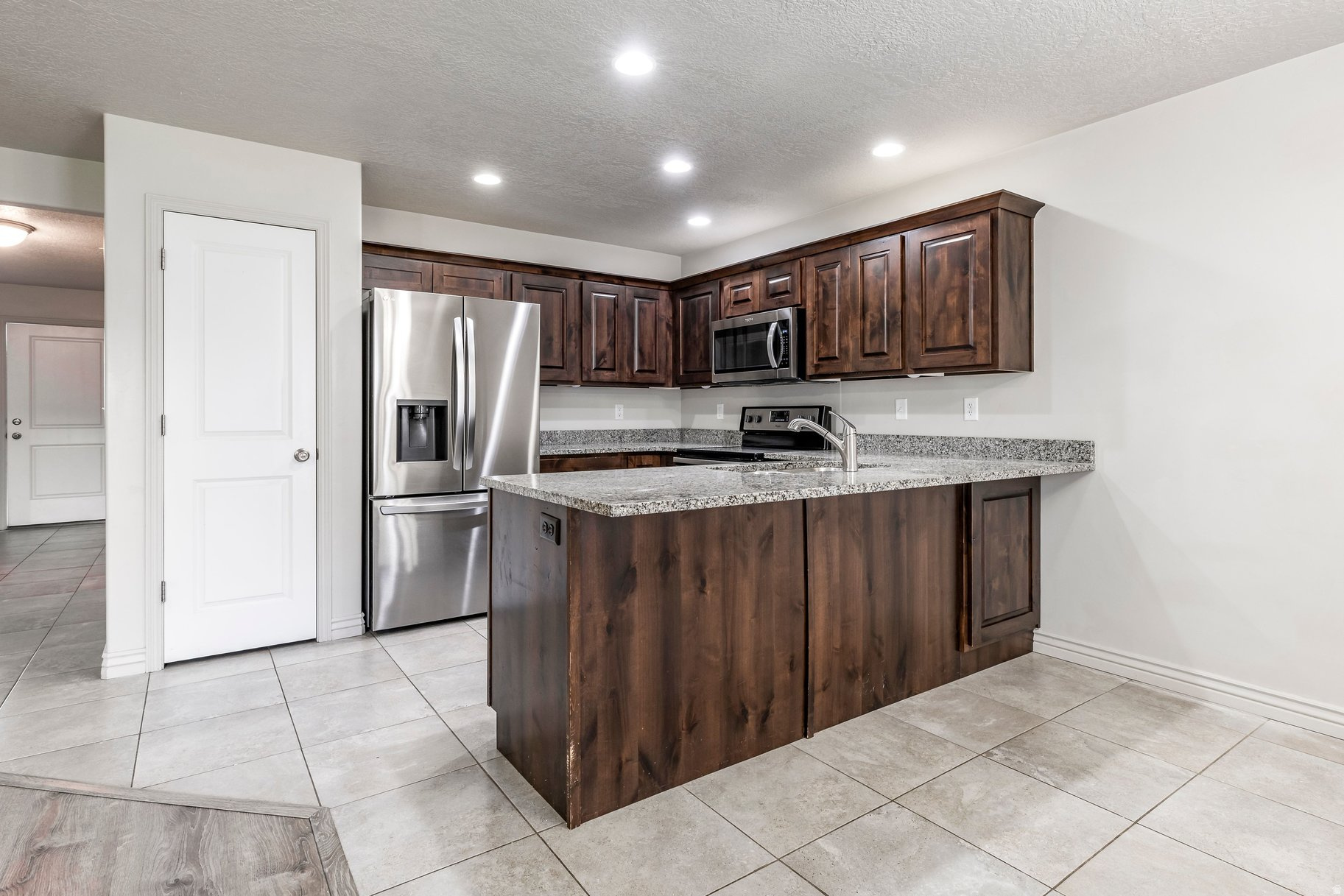 SANDY POINT TOWNHOME - Residential