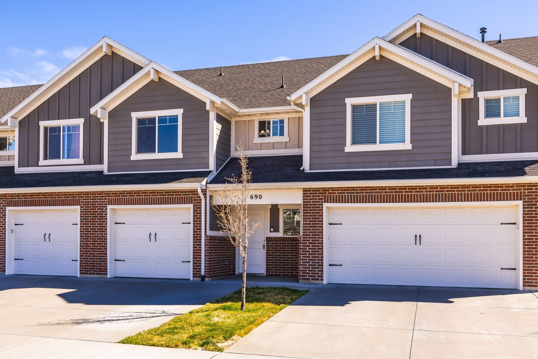 SANDY POINT TOWNHOME - Residential
