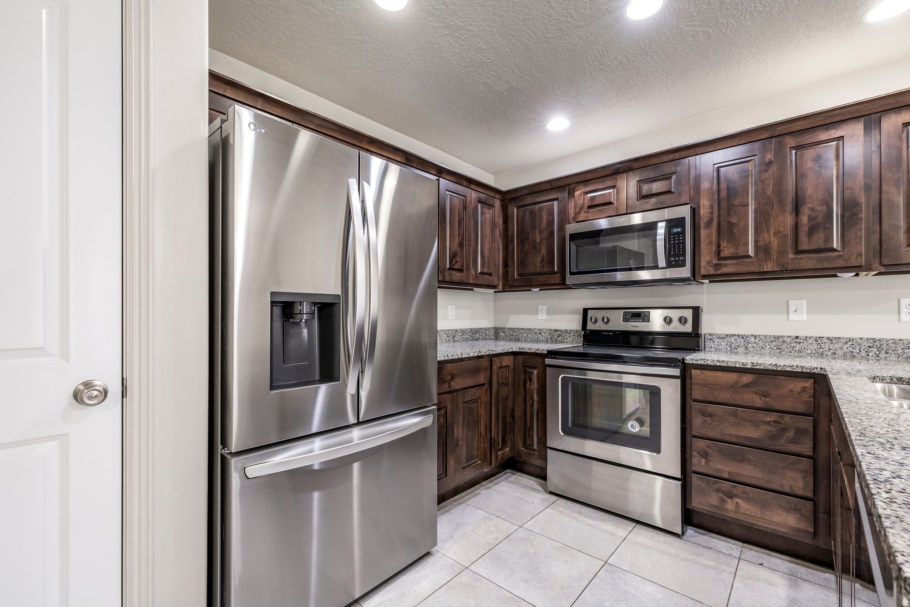 SANDY POINT TOWNHOME - Residential