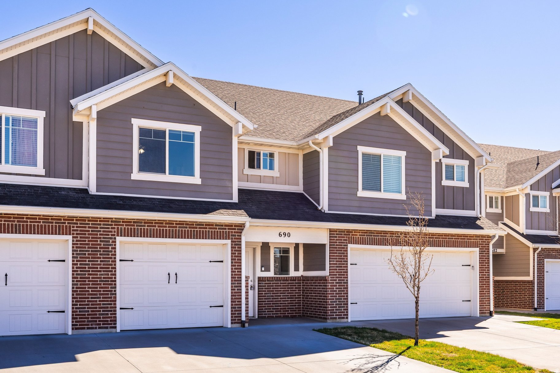SANDY POINT TOWNHOME - Residential