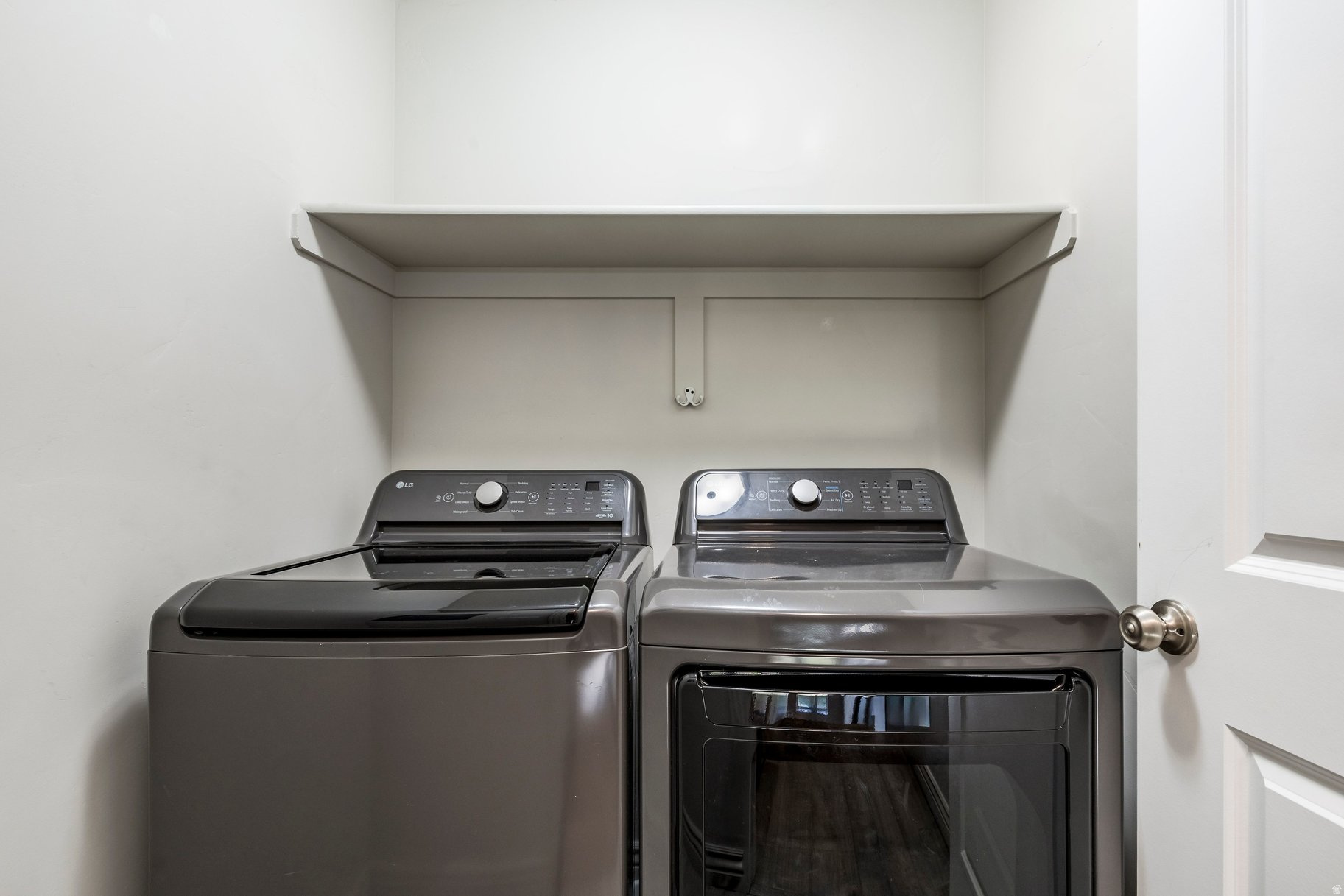 SANDY POINT TOWNHOME - Residential