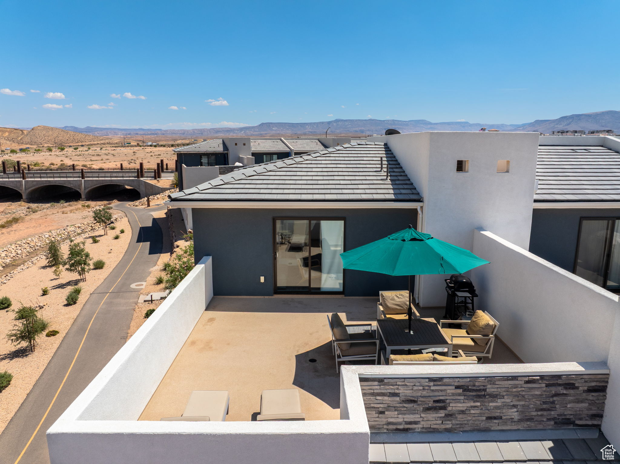 DESERT COLOR SKYLINE CONDOMINIUMS - Residential
