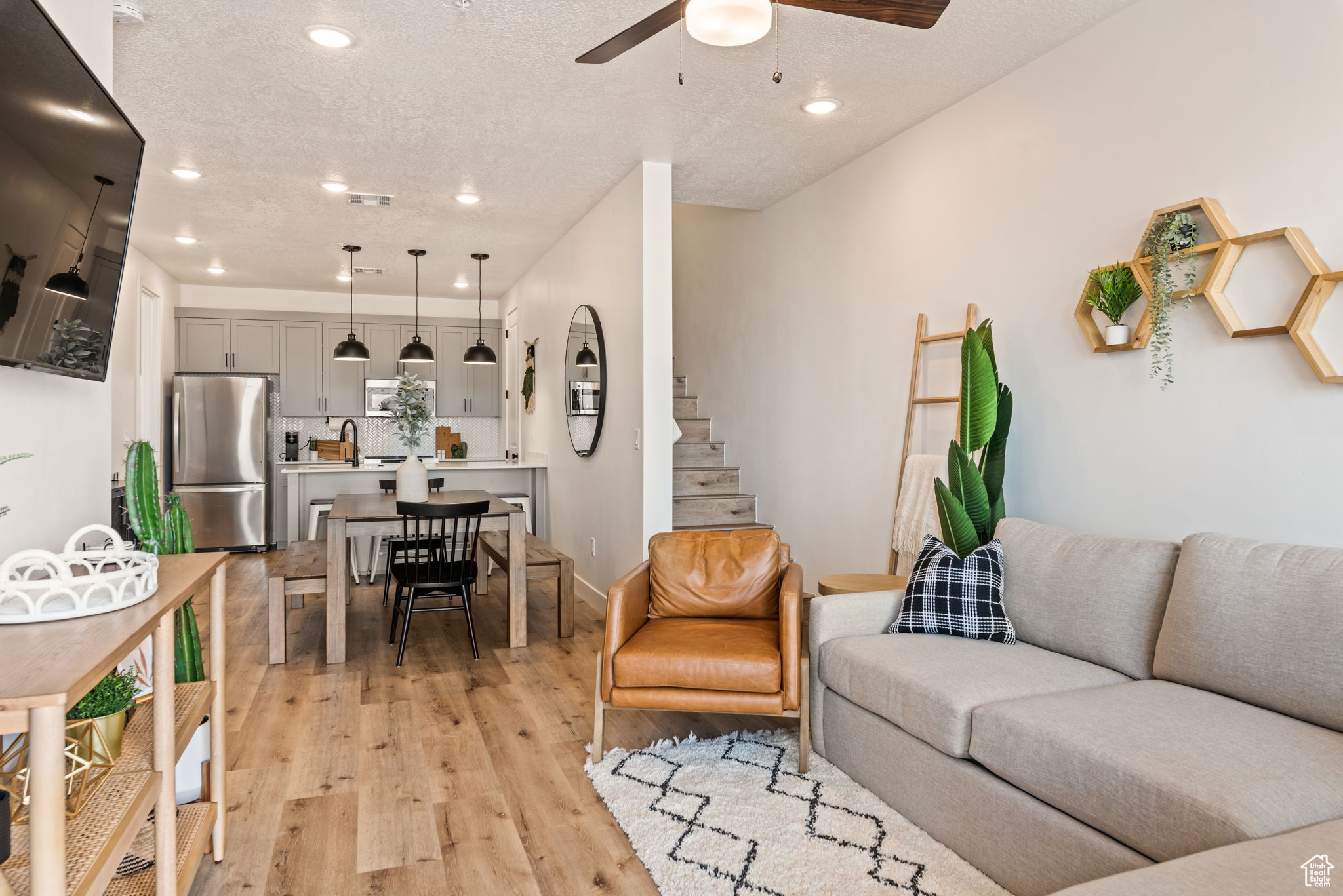 DESERT COLOR SKYLINE CONDOMINIUMS - Residential