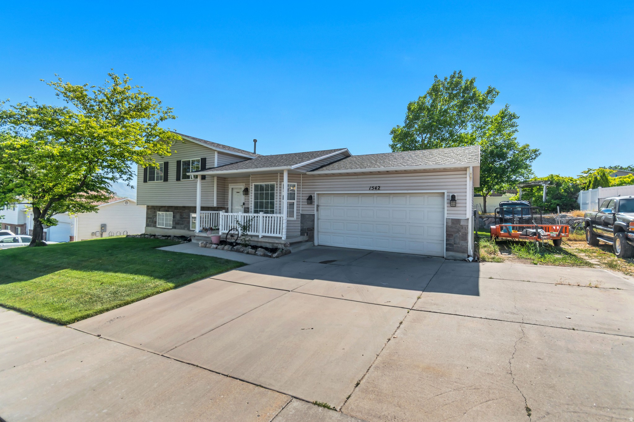 OAKVIEW ESTATES - Residential