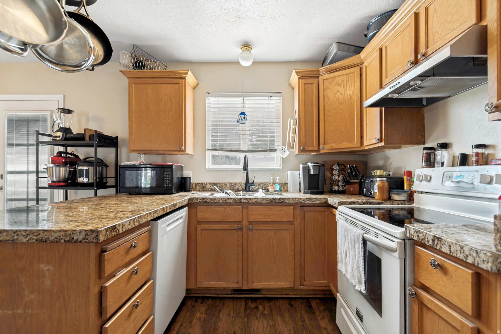 OAKVIEW ESTATES - Residential