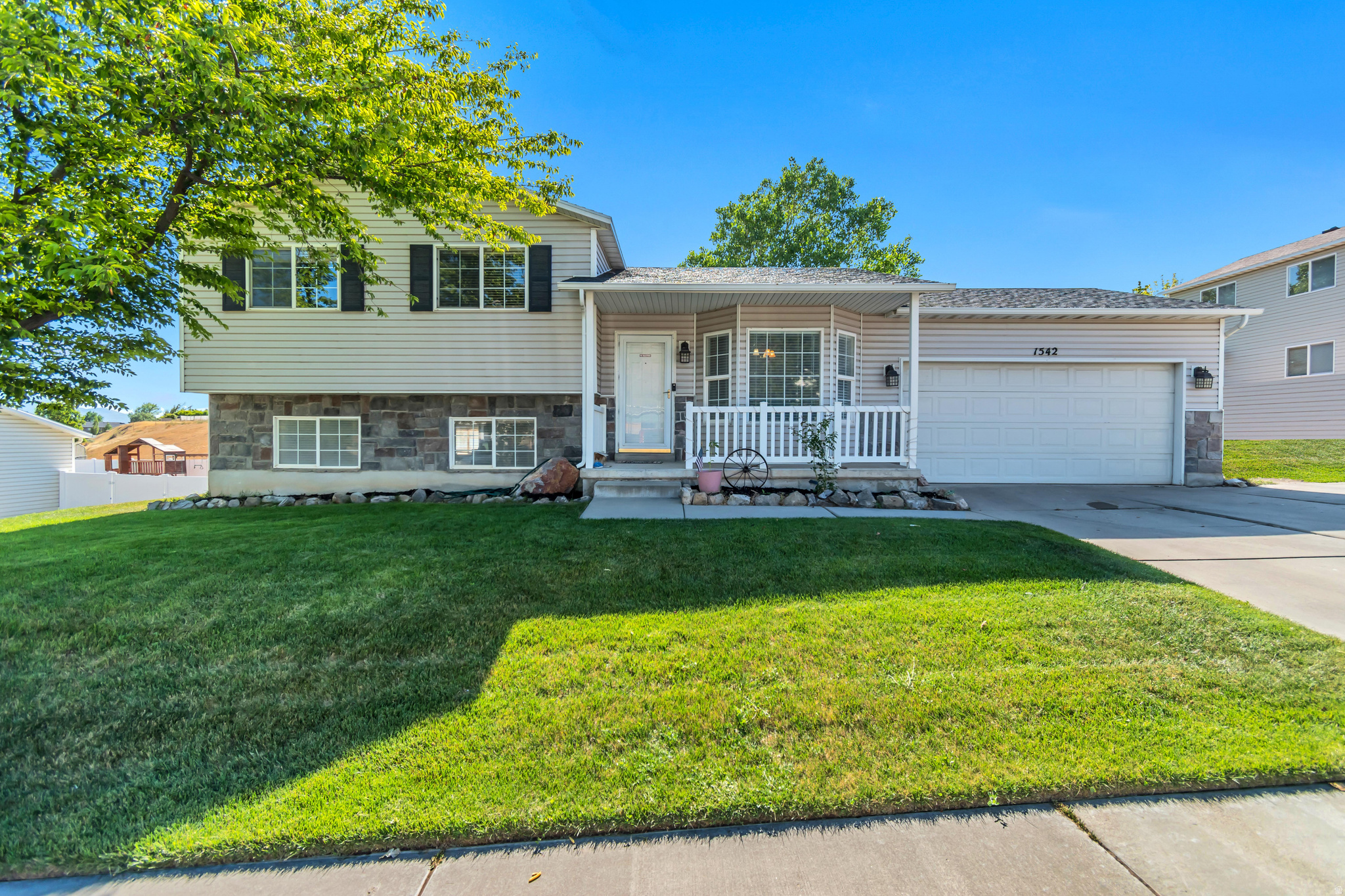 OAKVIEW ESTATES - Residential