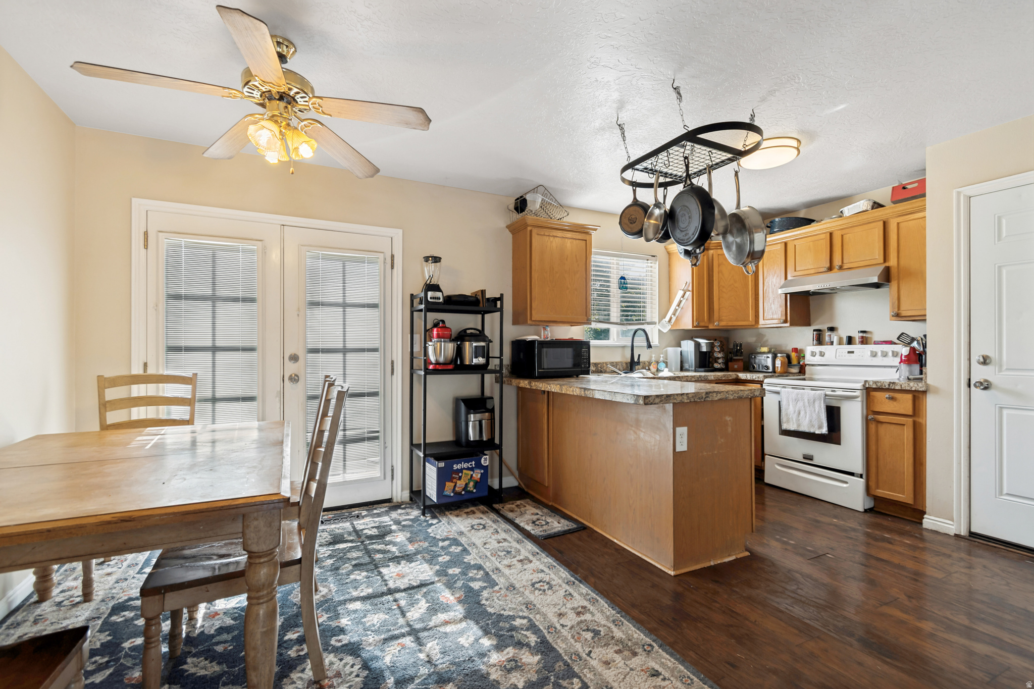 OAKVIEW ESTATES - Residential