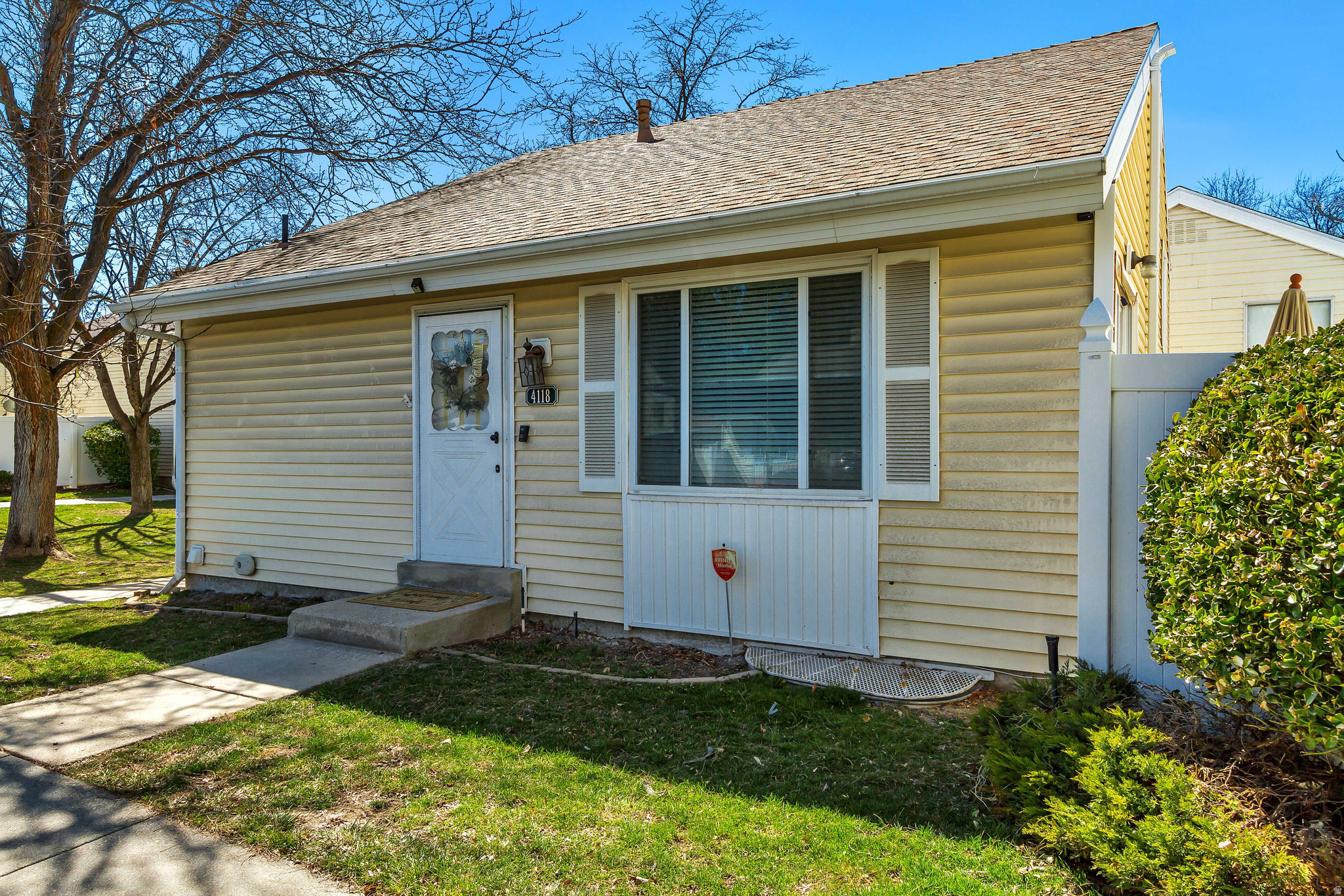 Centrally located and low maintenance, this unit is a must see!  This home has a gated private yard, covered parking just out the front door, and has been well kept and maintained.  Vaulted ceilings, spacious bedrooms, and lots of light make this unit extremely welcoming.