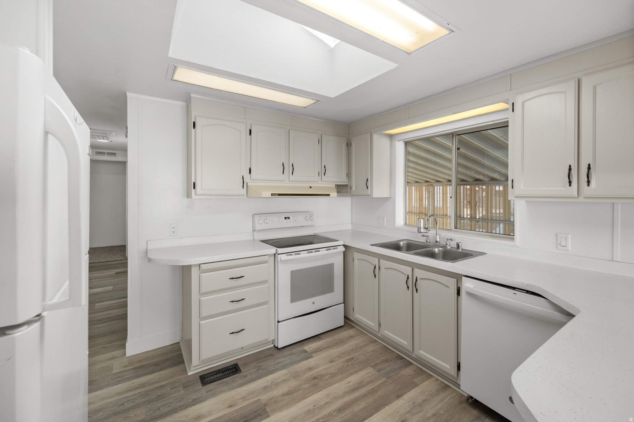 COTTONWOOD COVES MHC - Residential