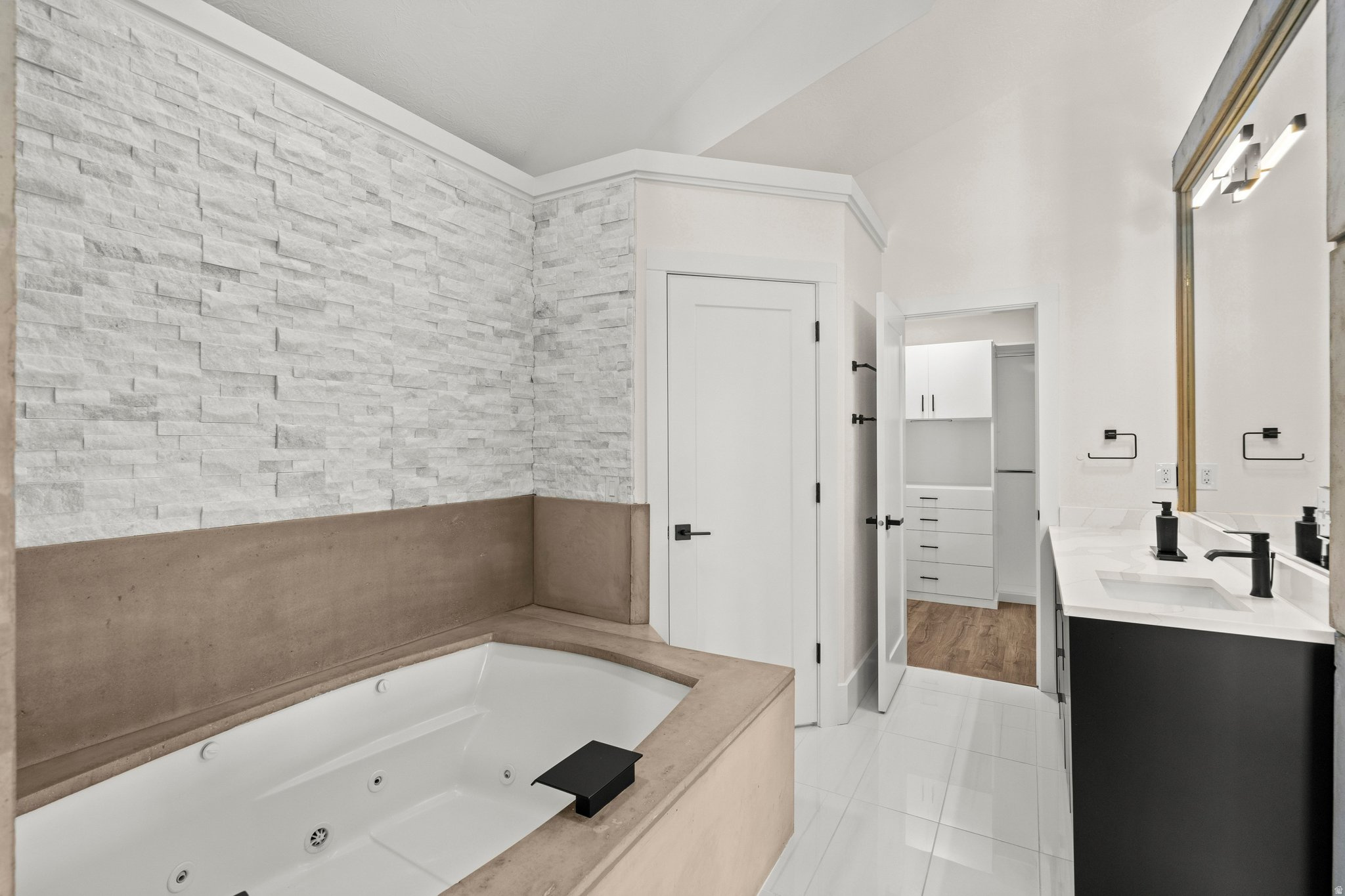 SHERWOOD HILLS - Residential