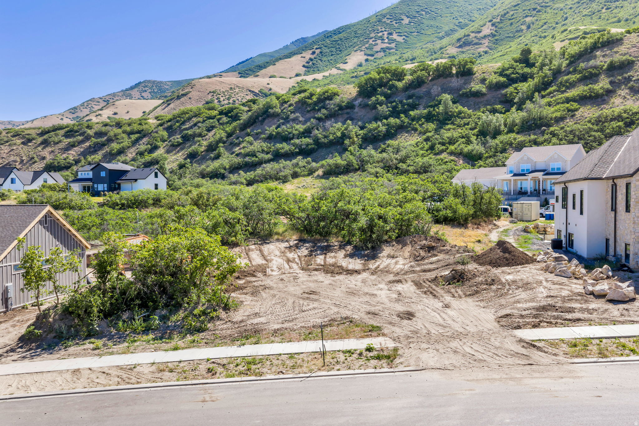 Amazing lot and somewhat flat, no negatives! Come build your dream house. There is no neighbor in front OR in the back - behind is a catch basin which is for water drainage. Fantastic neighborhood with many "Parade of Homes" houses, and a great location in Mapleton. Come check it out while it's still here. Buyer advised to very lot lines and all info.