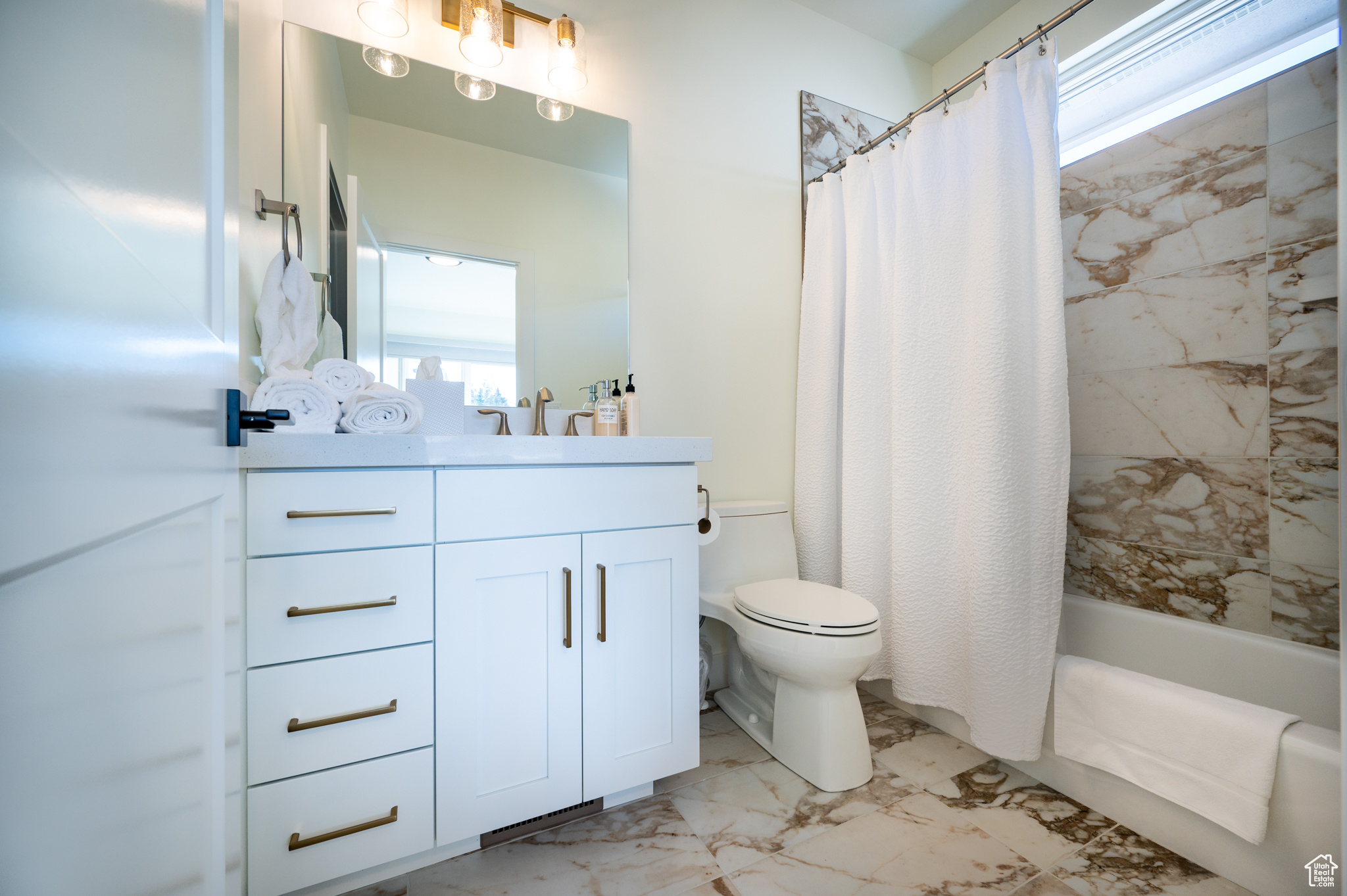 TRAPPERS RIDGE - Residential