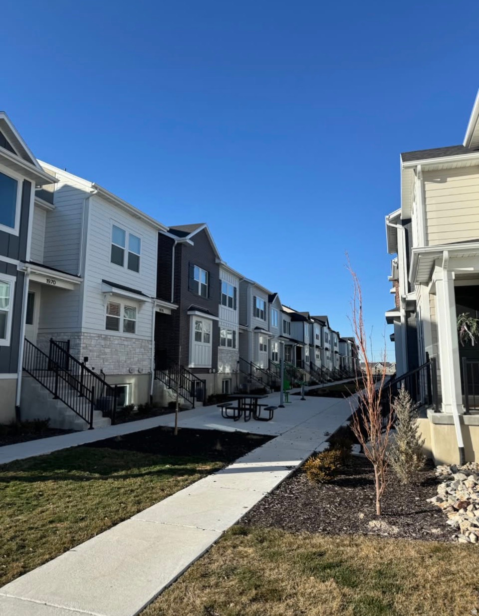 WILLOW POINT - Residential Lease