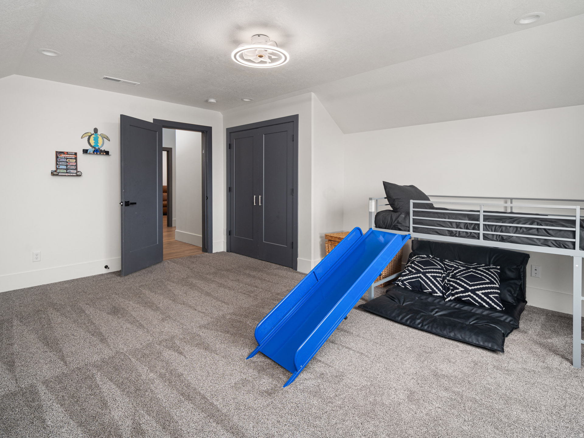 THE COVE - Residential