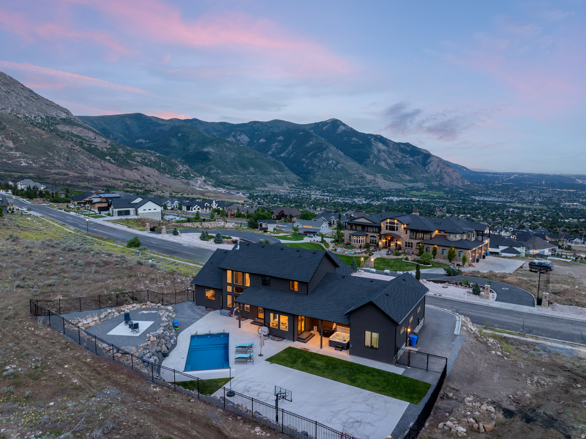 THE COVE - Residential