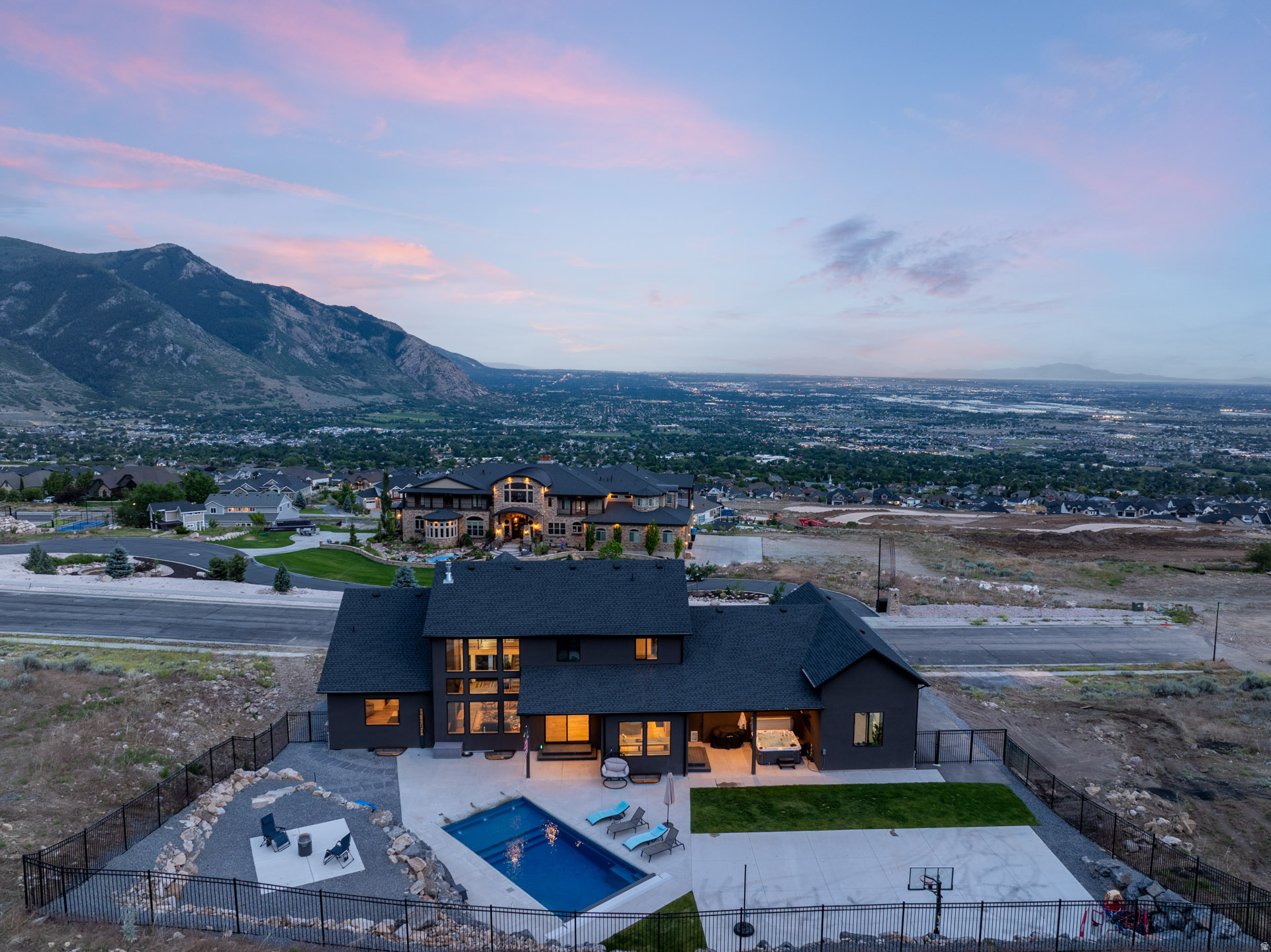 THE COVE - Residential