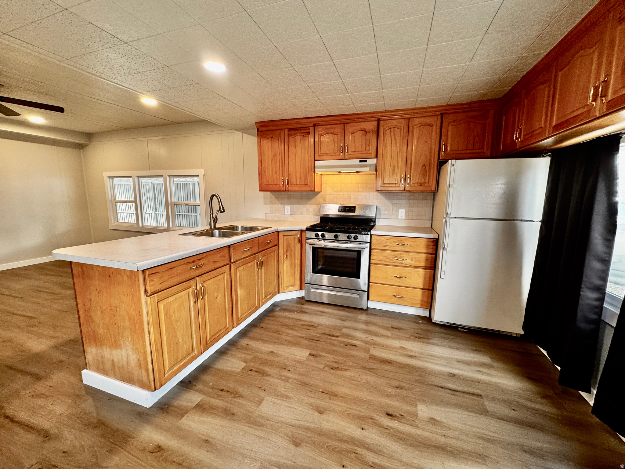 ROLLING HILLS ESTATES - Residential