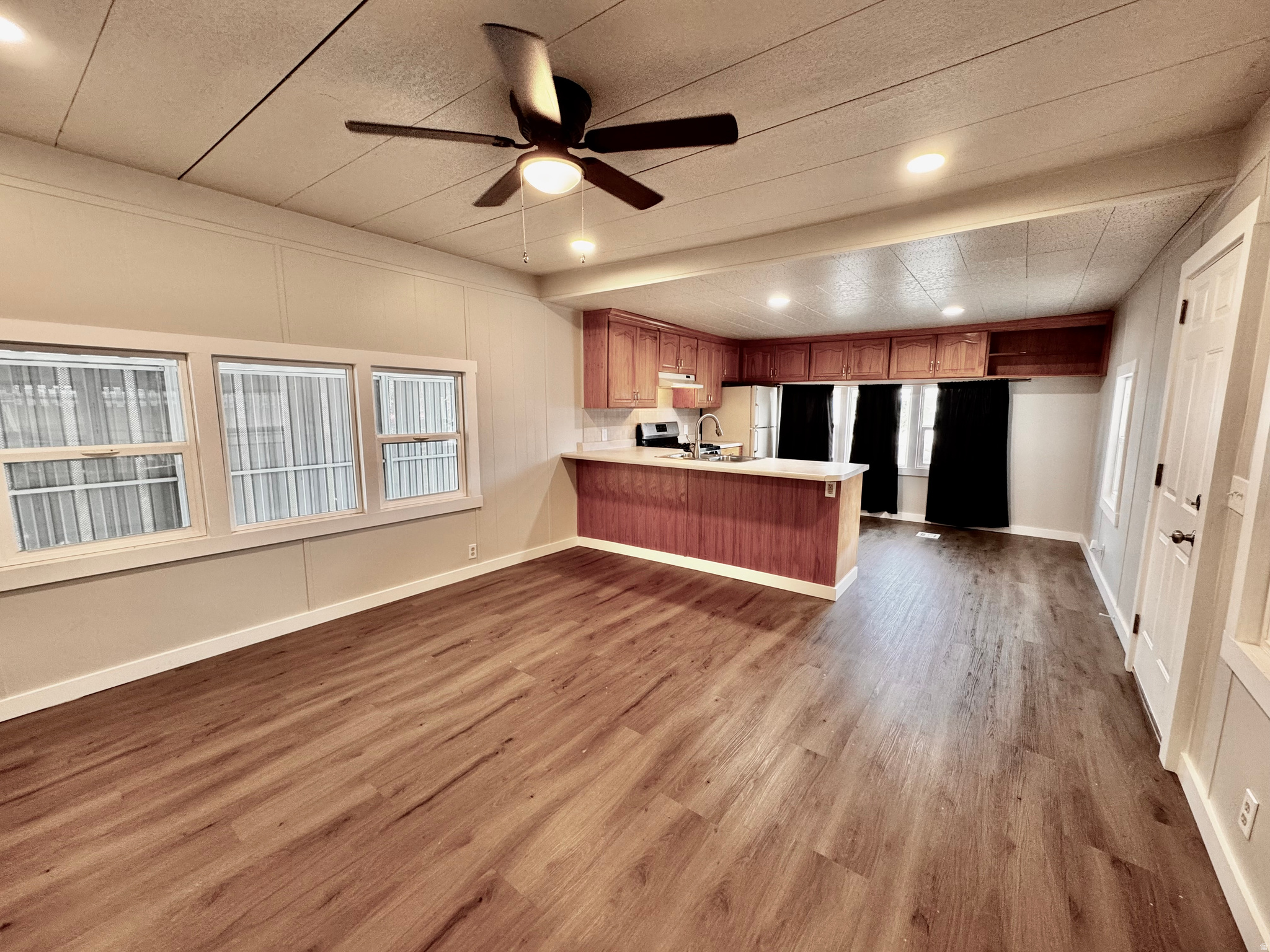 ROLLING HILLS ESTATES - Residential
