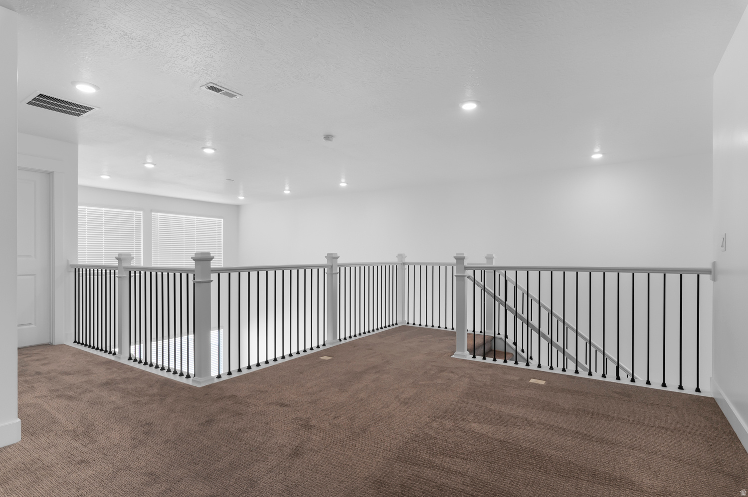 MOUNTAINSIDE ESTATES - Residential