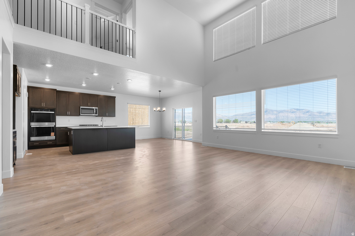 MOUNTAINSIDE ESTATES - Residential