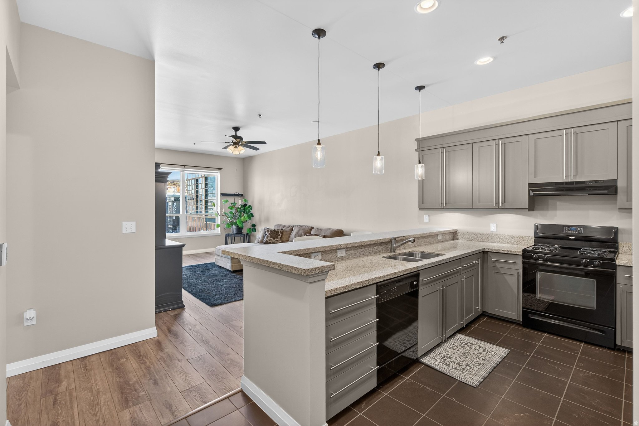 METRO CONDO - Residential