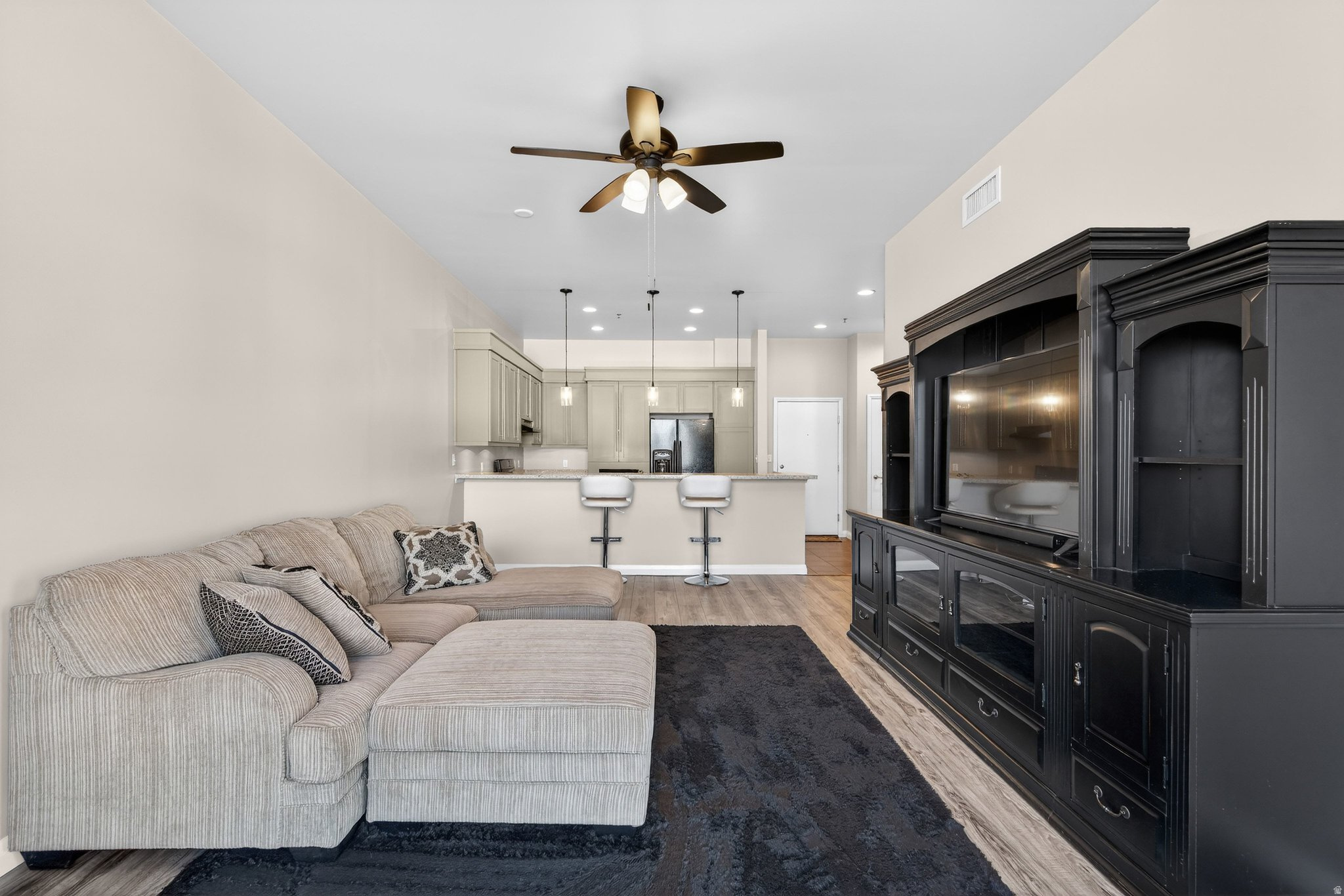 METRO CONDO - Residential