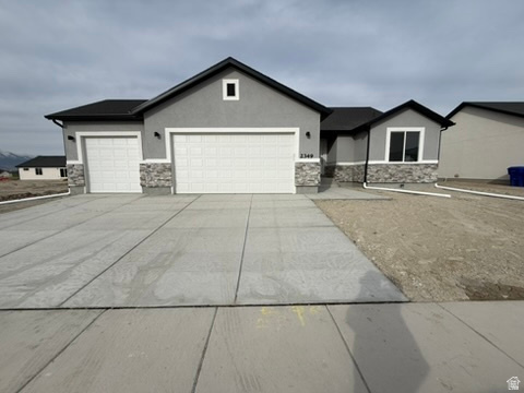 Beautiful mountain views, Quartz counter tops, soft close cabinets, tankless water heater, LVP. Ask about builder incentives