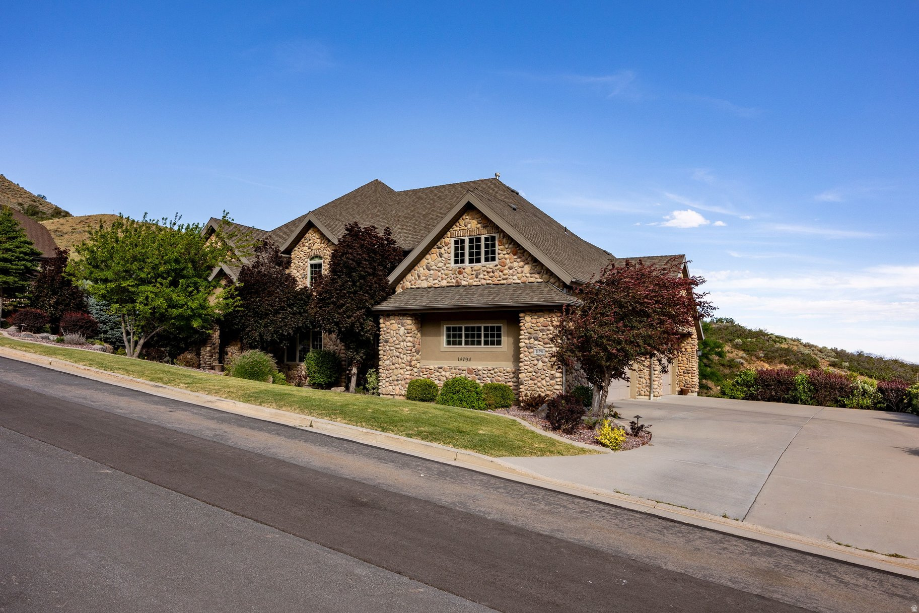 OAK HOLLOW ESTATES - Residential