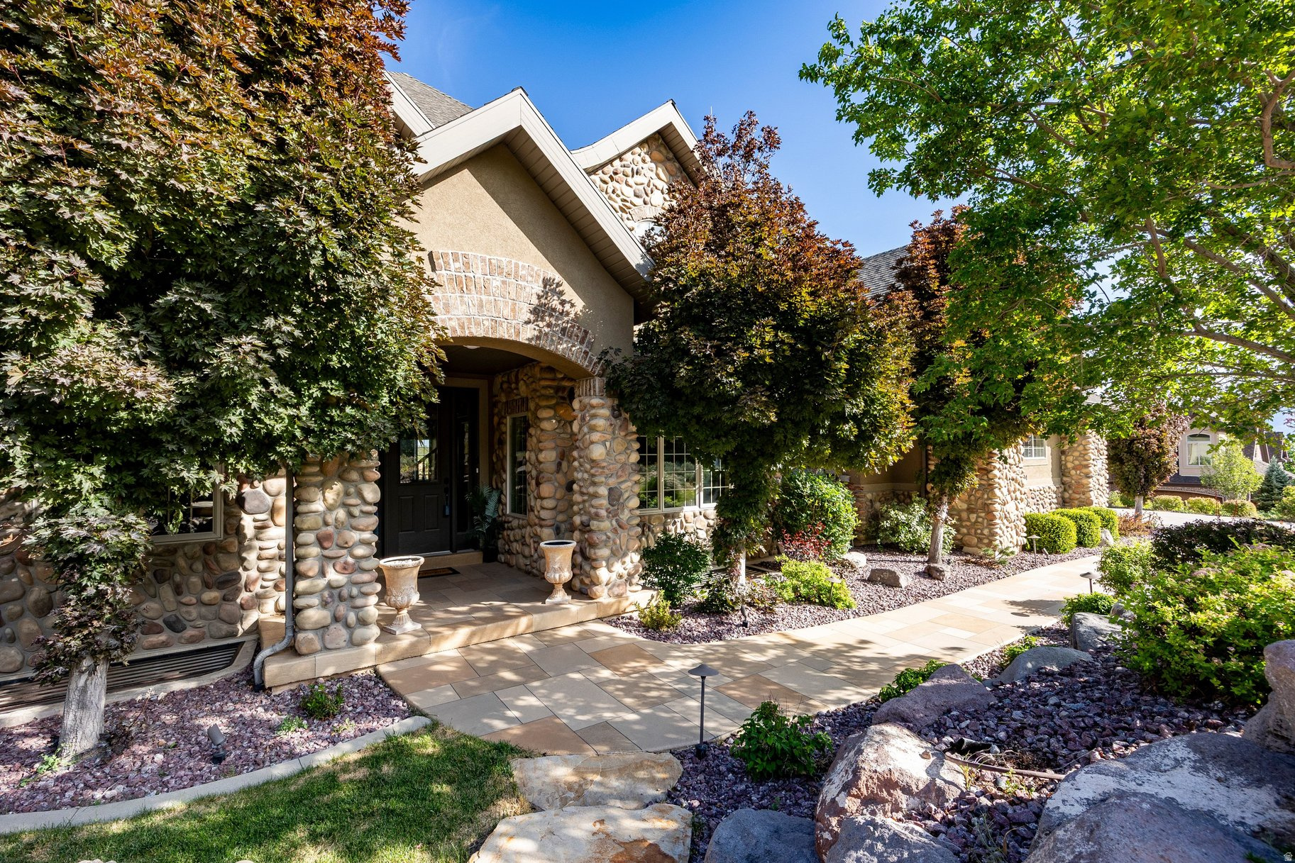 OAK HOLLOW ESTATES - Residential