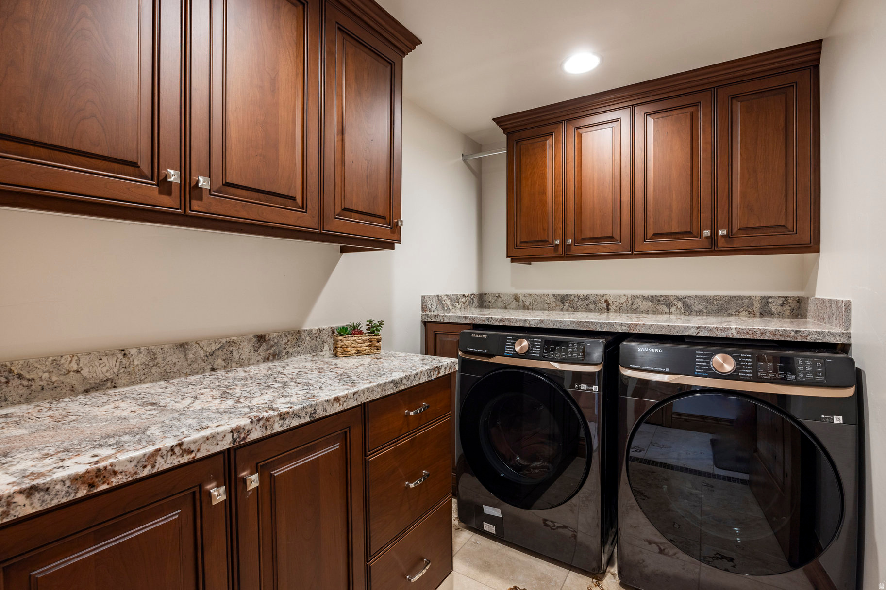 OAK HOLLOW ESTATES - Residential