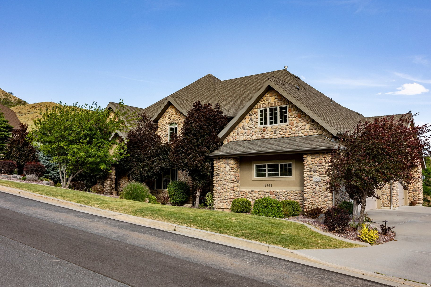 OAK HOLLOW ESTATES - Residential