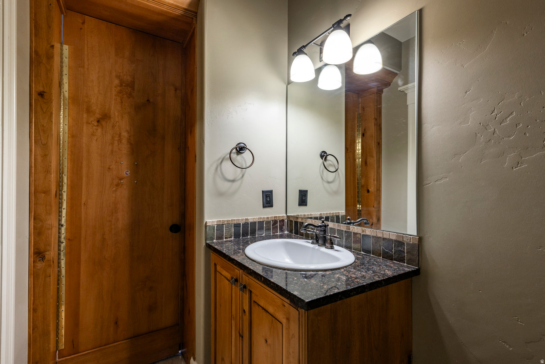 OAK HOLLOW ESTATES - Residential