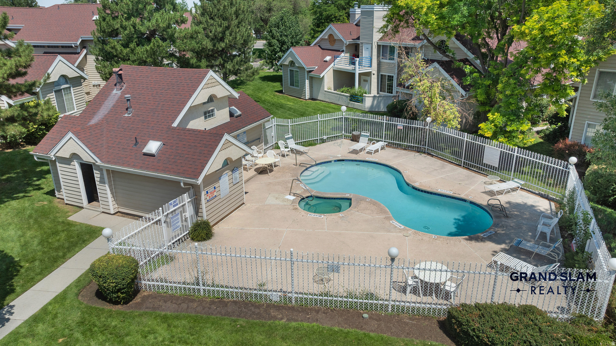 CROSSPOINT CONDOS - Residential
