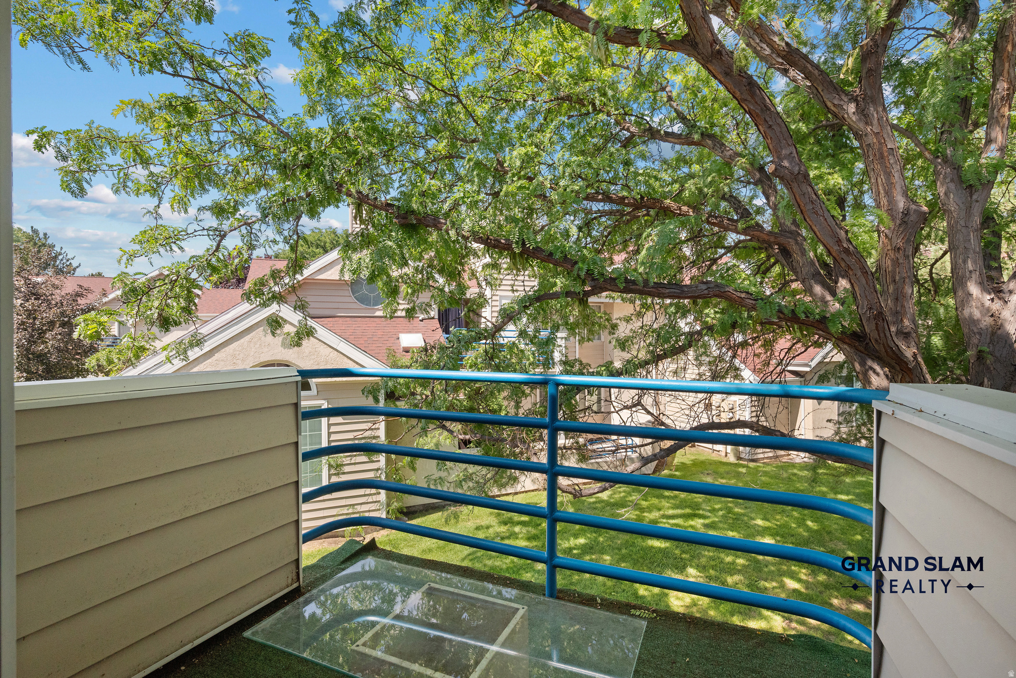 CROSSPOINT CONDOS - Residential