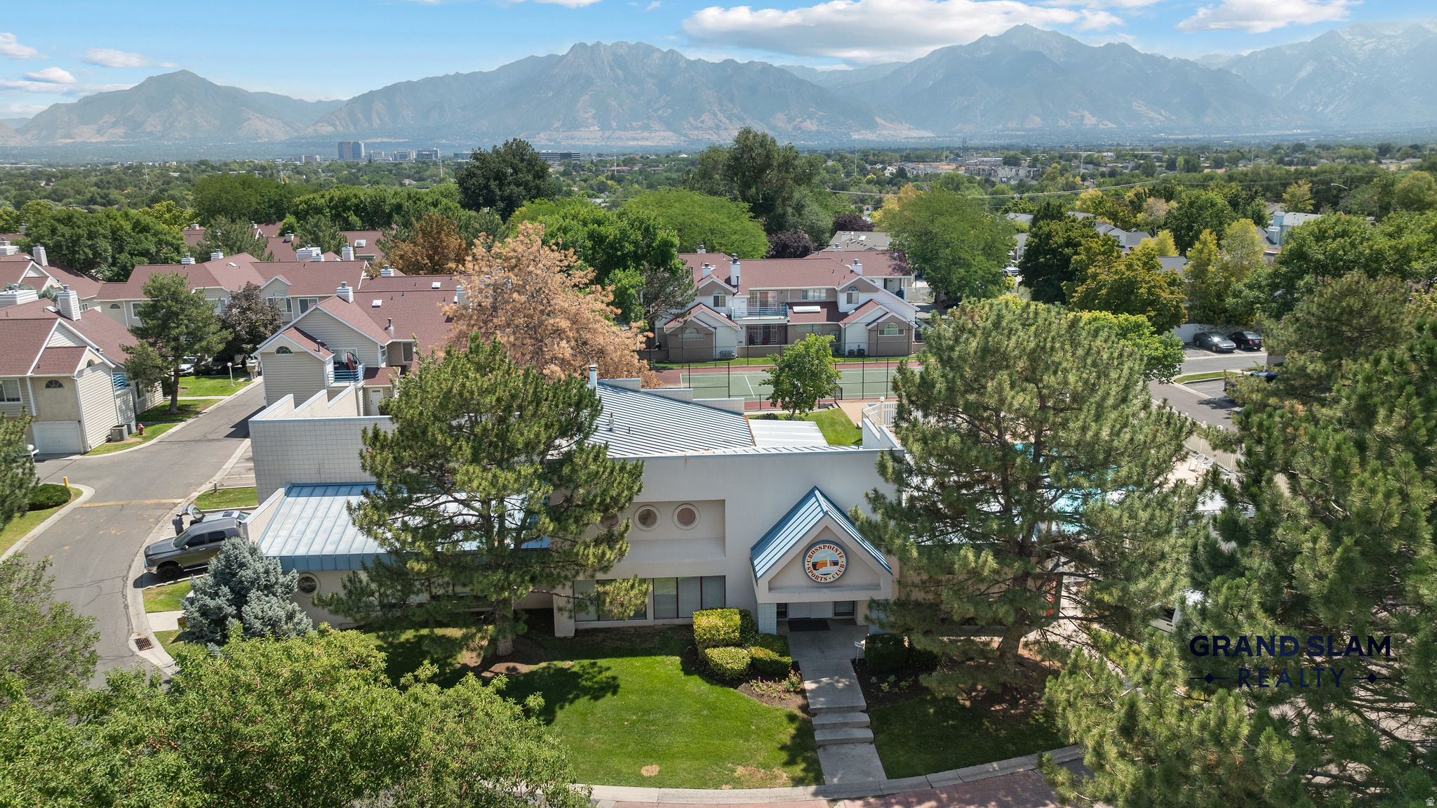 CROSSPOINT CONDOS - Residential