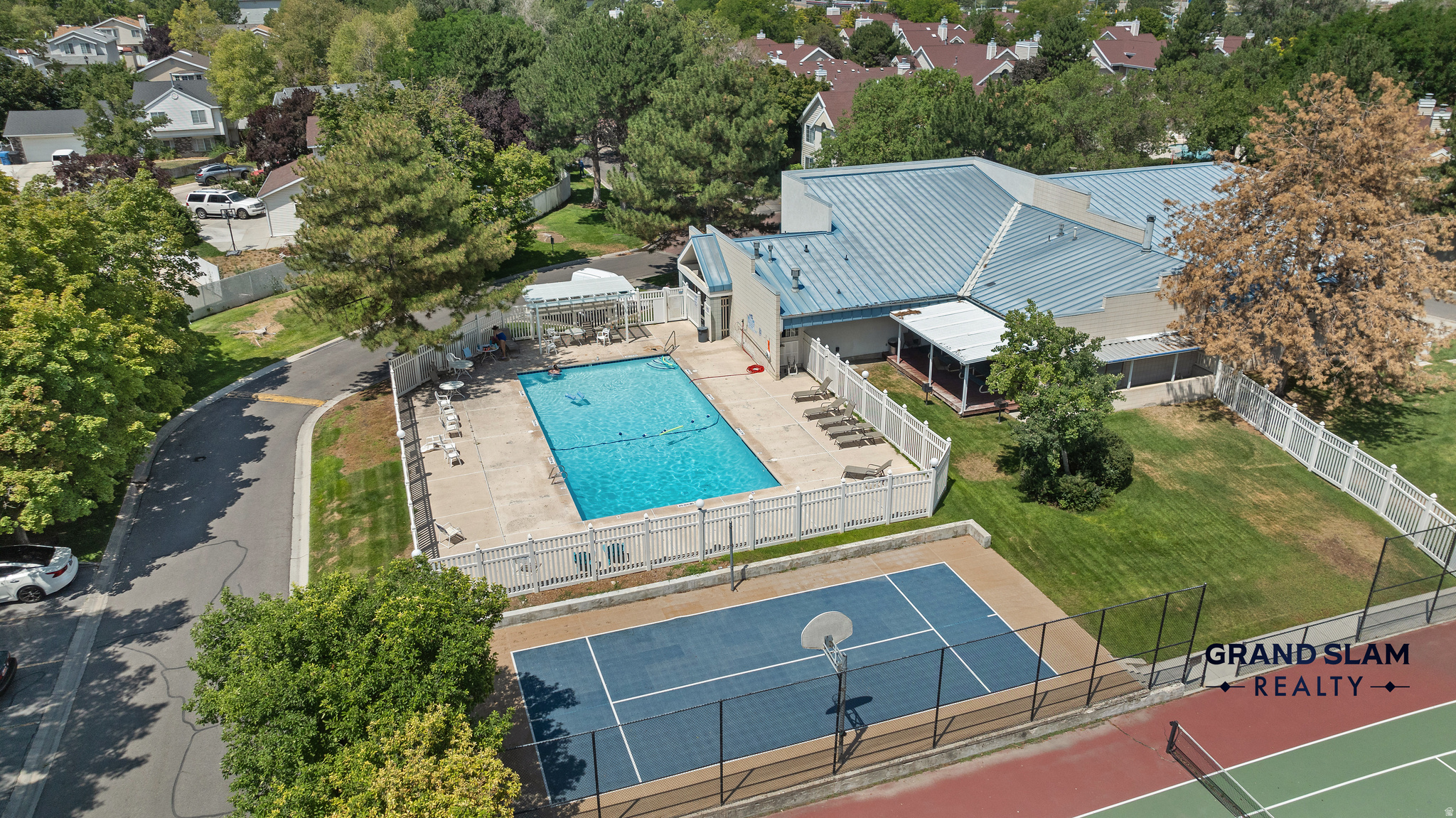 CROSSPOINT CONDOS - Residential